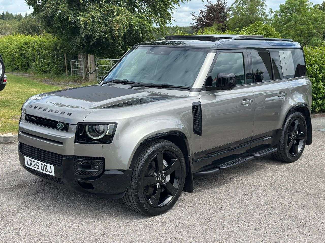 A 2025 LAND ROVER DEFENDER 110 X-DYNAMIC HSE 7 SEAT - VAT QUALIFYING - A 2025 LAND ROVER DEFENDER 110 X-DYNAMIC HSE 7 SEAT - VAT QUALIFYING -