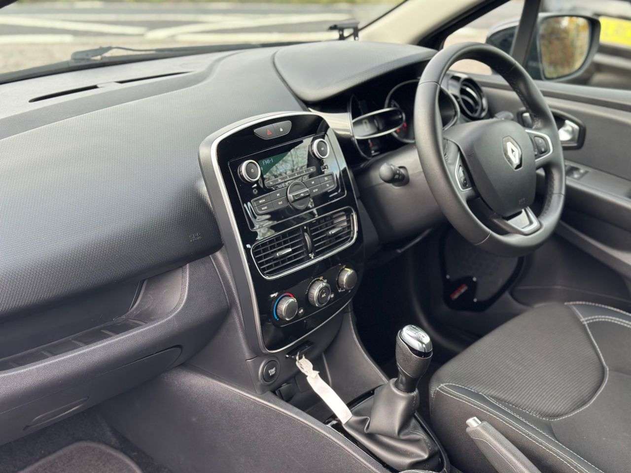 2019 RENAULT CLIO 2019 RENAULT CLIO