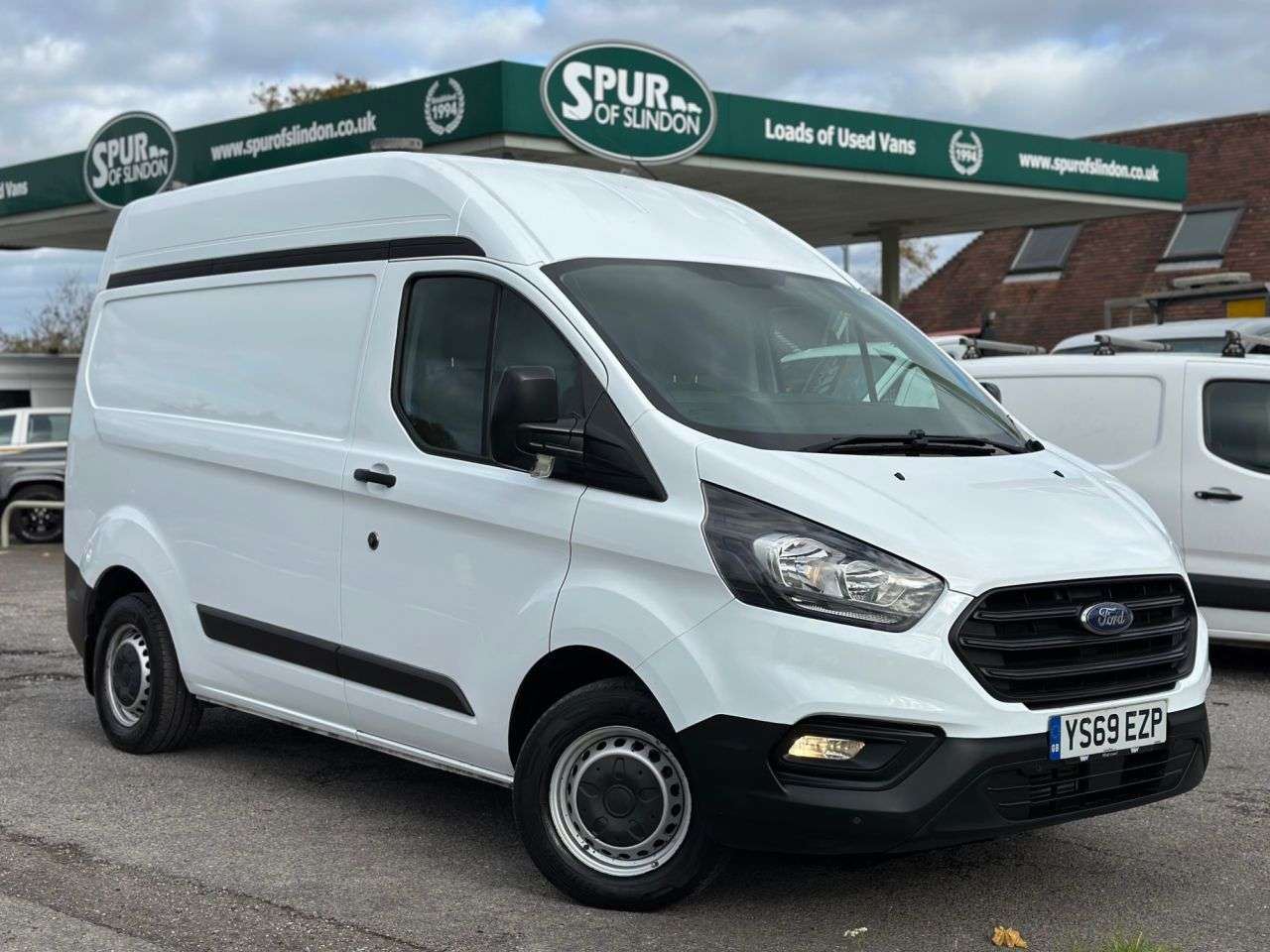 A 2020 FORD TRANSIT CUSTOM HIGH ROOF 2.0 300 EcoBlue Leader Panel Van 5dr Diesel Manual L1 H2 Euro 6 ( A 2020 FORD TRANSIT CUSTOM HIGH ROOF 2.0 300 EcoBlue Leader Panel Van 5dr Diesel Manual L1 H2 Euro 6 (