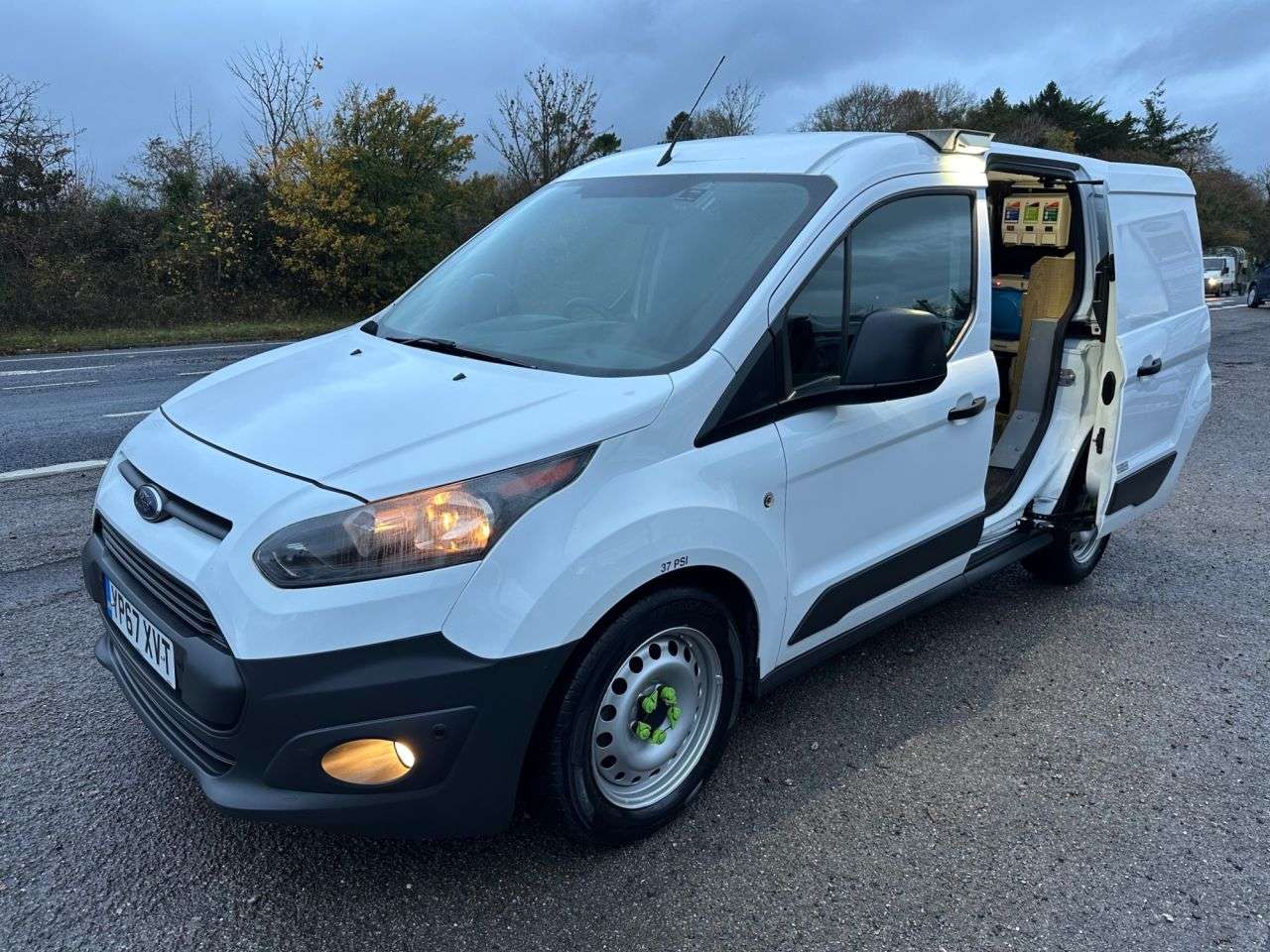 A 2017 FORD TRANSIT CONNECT 1.5 TDCi 220 Panel Van 5dr Diesel Manual L1 H1 (124 g/km, 99 bhp) A 2017 FORD TRANSIT CONNECT 1.5 TDCi 220 Panel Van 5dr Diesel Manual L1 H1 (124 g/km, 99 bhp)