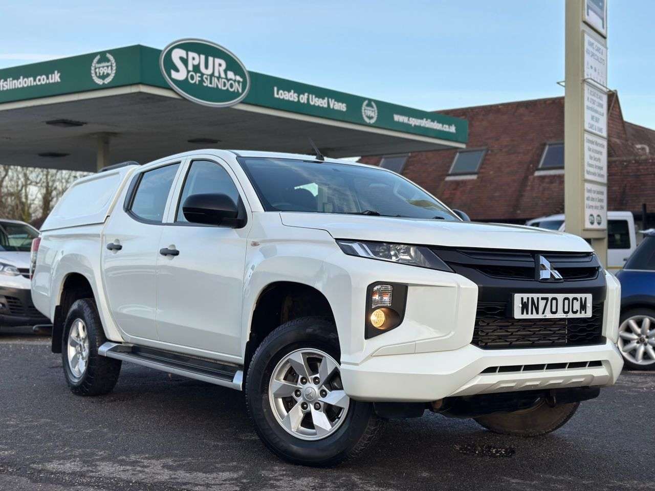 A 2020 MITSUBISHI L200 2.2 DI-D DC 4Life Pickup Double Cab 4dr Diesel Manual 4WD Euro 6 (s/s) (150 A 2020 MITSUBISHI L200 2.2 DI-D DC 4Life Pickup Double Cab 4dr Diesel Manual 4WD Euro 6 (s/s) (150