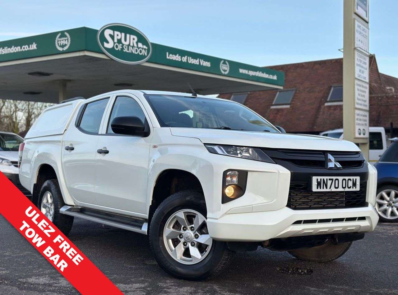 A 2020 MITSUBISHI L200 2.2 DI-D DC 4Life Pickup Double Cab 4dr Diesel Manual 4WD Euro 6 (s/s) (150 A 2020 MITSUBISHI L200 2.2 DI-D DC 4Life Pickup Double Cab 4dr Diesel Manual 4WD Euro 6 (s/s) (150