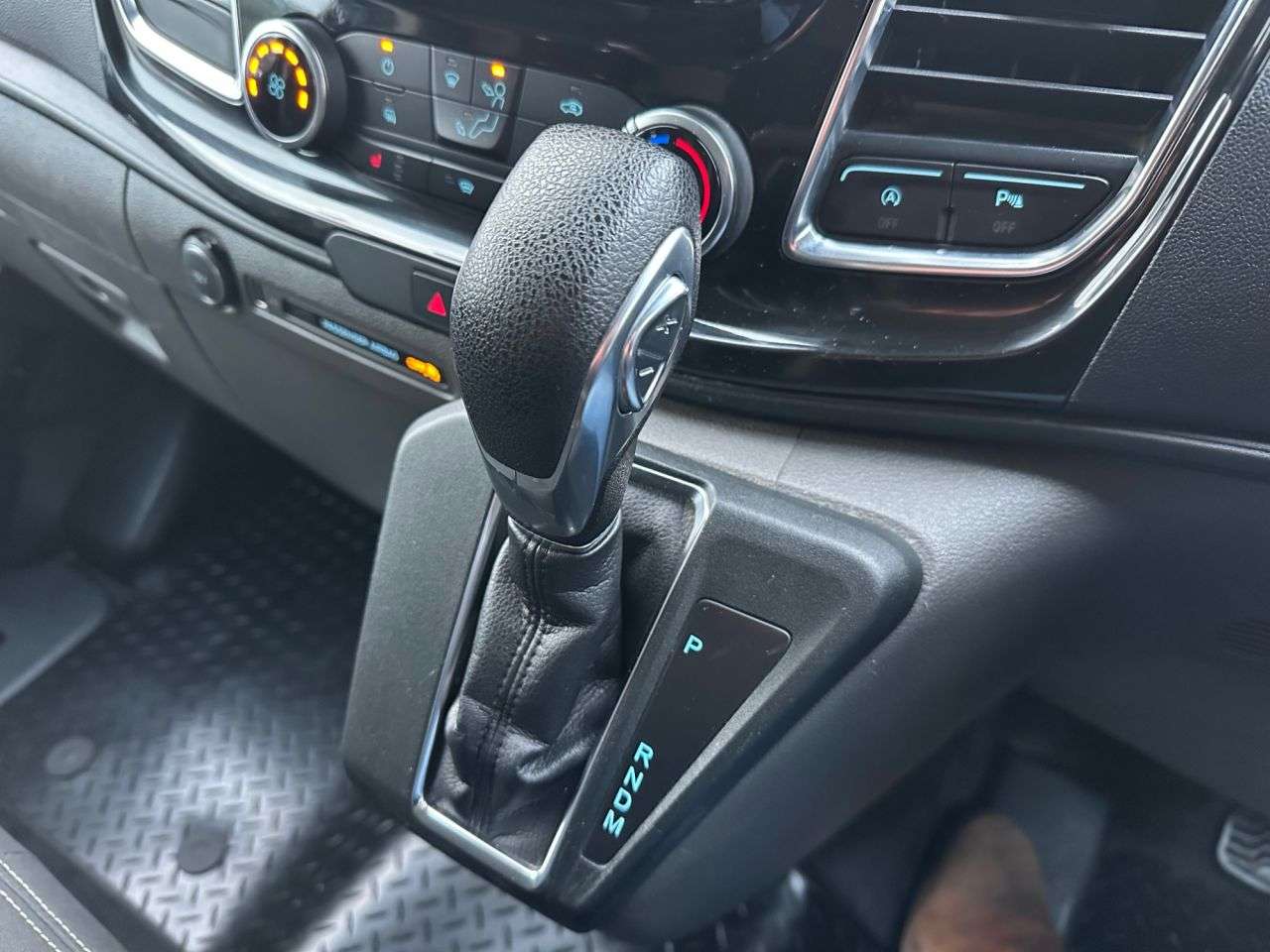 A 2018 FORD TRANSIT CUSTOM 2.0 300 EcoBlue Limited Panel Van 5dr Diesel Auto L2 H1 Euro 6 (s/s) (130 p A 2018 FORD TRANSIT CUSTOM 2.0 300 EcoBlue Limited Panel Van 5dr Diesel Auto L2 H1 Euro 6 (s/s) (130 p