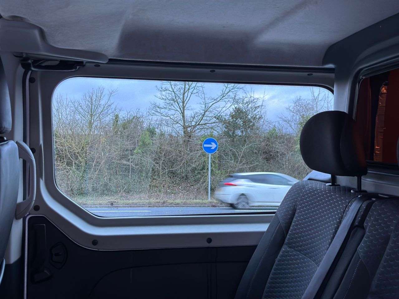 A 2015 VAUXHALL VIVARO 1.6 CDTi 2900 Sportive Crew Van Double Cab 5dr Diesel Manual L2 H1 Euro 5 ( A 2015 VAUXHALL VIVARO 1.6 CDTi 2900 Sportive Crew Van Double Cab 5dr Diesel Manual L2 H1 Euro 5 (