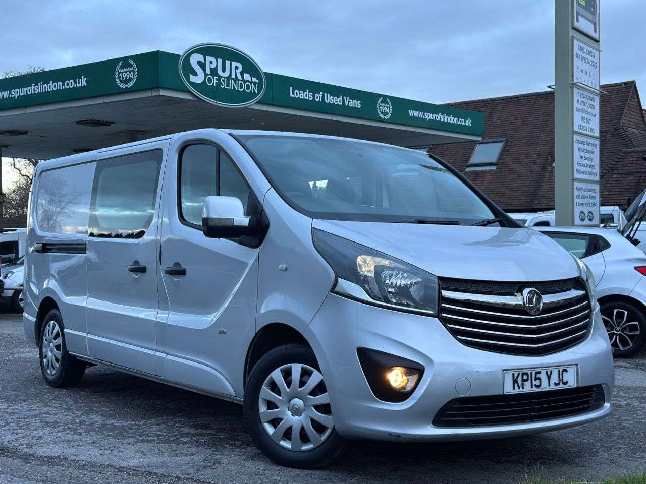 A 2015 VAUXHALL VIVARO 1.6 CDTi 2900 Sportive Crew Van Double Cab 5dr Diesel Manual L2 H1 Euro 5 ( A 2015 VAUXHALL VIVARO 1.6 CDTi 2900 Sportive Crew Van Double Cab 5dr Diesel Manual L2 H1 Euro 5 (