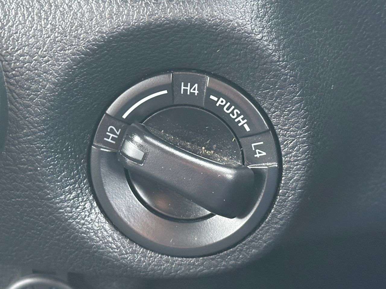 A 2019 TOYOTA HI-LUX 2.4 D-4D Active Pickup Extended Cab 4dr Diesel Manual 4WD Euro 6 (3.5t) (15 A 2019 TOYOTA HI-LUX 2.4 D-4D Active Pickup Extended Cab 4dr Diesel Manual 4WD Euro 6 (3.5t) (15