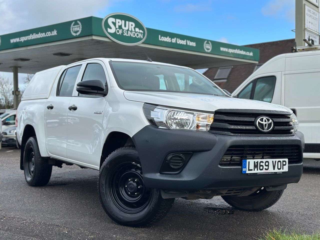 A 2019 TOYOTA HI-LUX 2.4 D-4D Active Pickup Extended Cab 4dr Diesel Manual 4WD Euro 6 (3.5t) (15 A 2019 TOYOTA HI-LUX 2.4 D-4D Active Pickup Extended Cab 4dr Diesel Manual 4WD Euro 6 (3.5t) (15