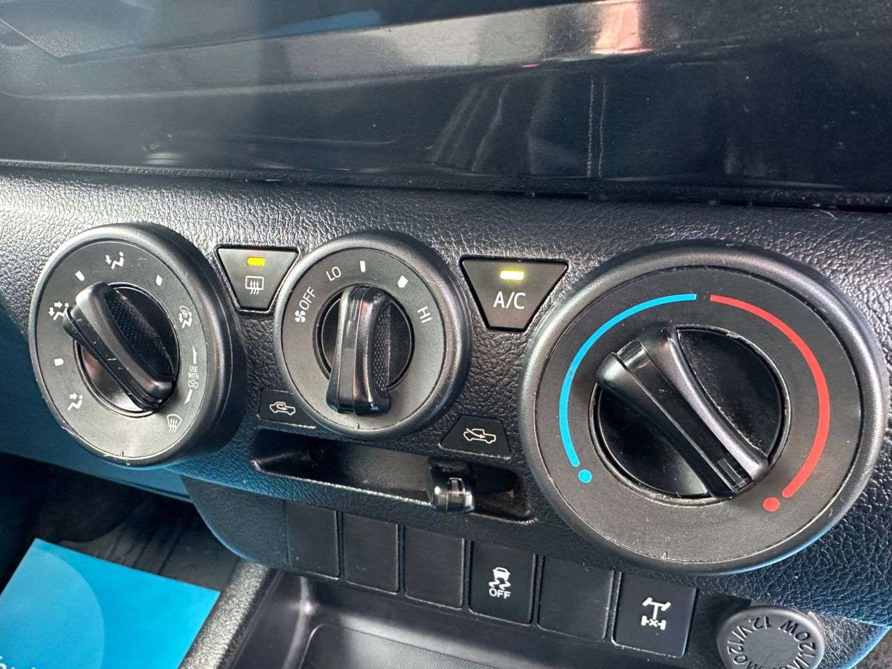 A 2020 TOYOTA HI-LUX 2.4 D-4D Active Pickup Double Cab 4dr Diesel Manual 4WD Euro 6 (s/s) (150 p A 2020 TOYOTA HI-LUX 2.4 D-4D Active Pickup Double Cab 4dr Diesel Manual 4WD Euro 6 (s/s) (150 p