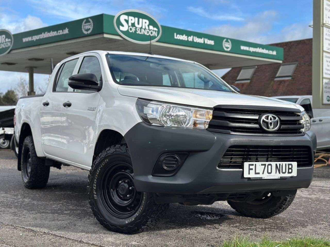 A 2020 TOYOTA HI-LUX 2.4 D-4D Active Pickup Double Cab 4dr Diesel Manual 4WD Euro 6 (s/s) (150 p A 2020 TOYOTA HI-LUX 2.4 D-4D Active Pickup Double Cab 4dr Diesel Manual 4WD Euro 6 (s/s) (150 p