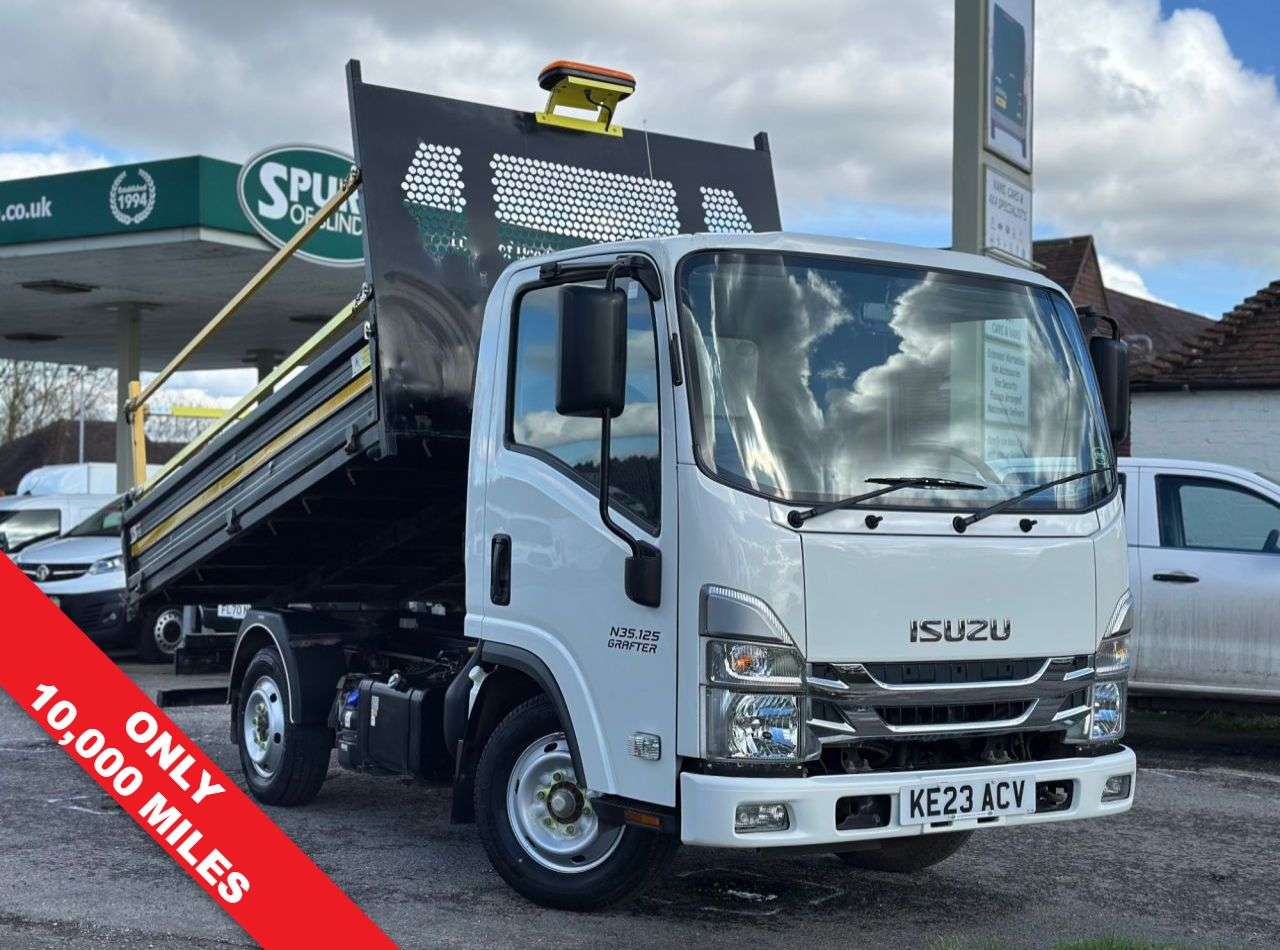 A 2023 ISUZU GRAFTER N35.125SE TIPPER AUTOMATIC - 10,000 MILES - A 2023 ISUZU GRAFTER N35.125SE TIPPER AUTOMATIC - 10,000 MILES -