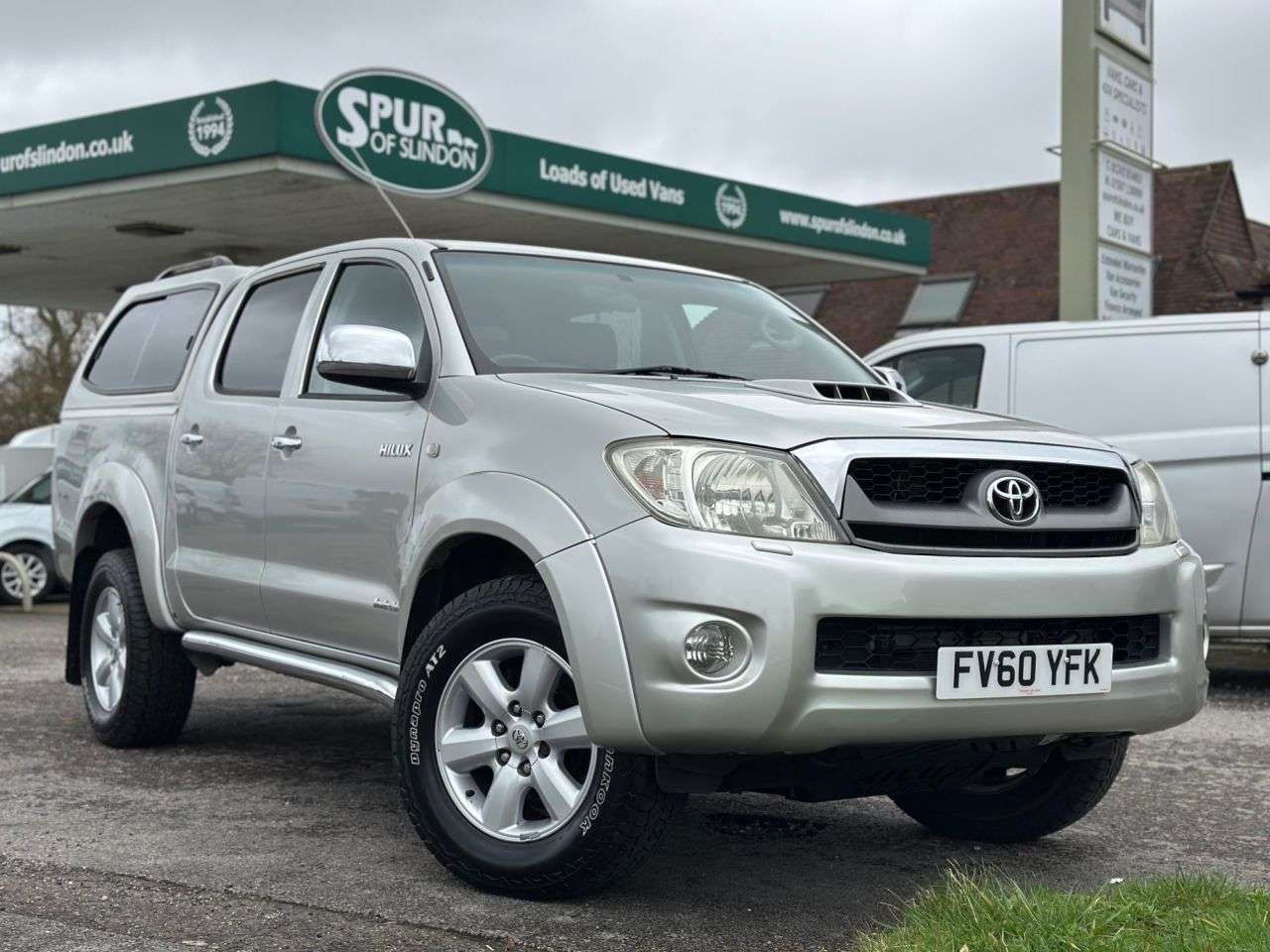 A 2011 TOYOTA HI-LUX 3.0 D-4D Invincible Pickup 4dr Diesel Automatic 4WD (236 g/km, 171 bhp) A 2011 TOYOTA HI-LUX 3.0 D-4D Invincible Pickup 4dr Diesel Automatic 4WD (236 g/km, 171 bhp)