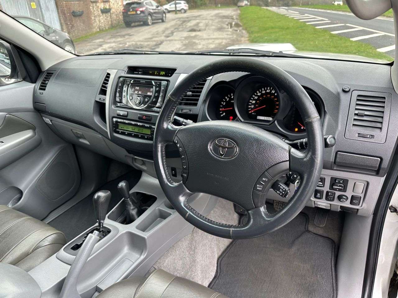 2011 TOYOTA HI-LUX 2011 TOYOTA HI-LUX