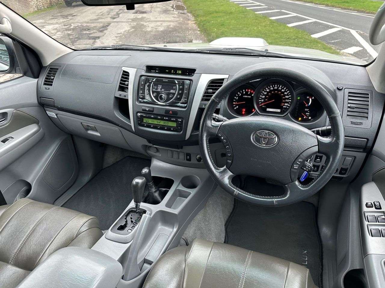 2011 TOYOTA HI-LUX 2011 TOYOTA HI-LUX