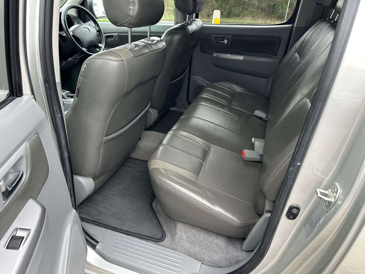 2011 TOYOTA HI-LUX 2011 TOYOTA HI-LUX