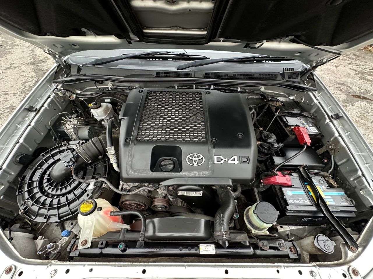 A 2011 TOYOTA HI-LUX 3.0 D-4D Invincible Pickup 4dr Diesel Automatic 4WD (236 g/km, 171 bhp) A 2011 TOYOTA HI-LUX 3.0 D-4D Invincible Pickup 4dr Diesel Automatic 4WD (236 g/km, 171 bhp)