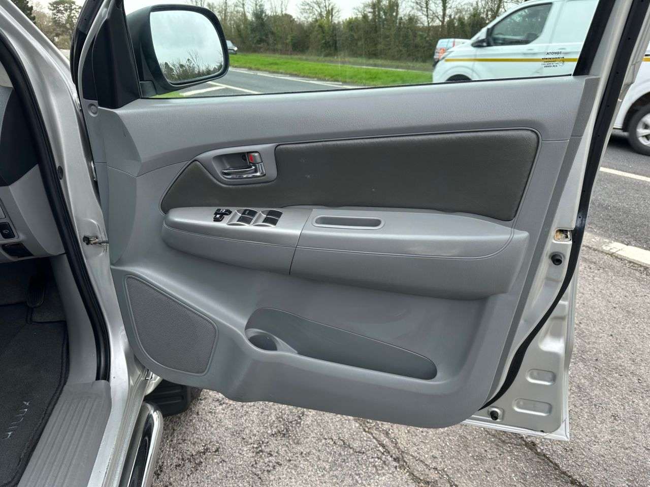 2011 TOYOTA HI-LUX 2011 TOYOTA HI-LUX