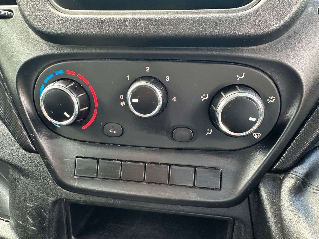 A 2015 IVECO DAILY Tipper 2.3 TD 13V 35C 3450 2dr Diesel Manual RWD L2 (201 g/km, 126 bhp) A 2015 IVECO DAILY Tipper 2.3 TD 13V 35C 3450 2dr Diesel Manual RWD L2 (201 g/km, 126 bhp)