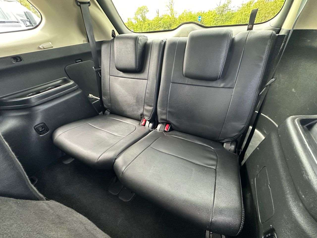 A 2015 MITSUBISHI OUTLANDER 7 SEAT 2.2 DI-D GX3 SUV 5dr Diesel Auto 4WD Euro 6 (147 ps) - AUTOMATIC 4X4 A 2015 MITSUBISHI OUTLANDER 7 SEAT 2.2 DI-D GX3 SUV 5dr Diesel Auto 4WD Euro 6 (147 ps) - AUTOMATIC 4X4