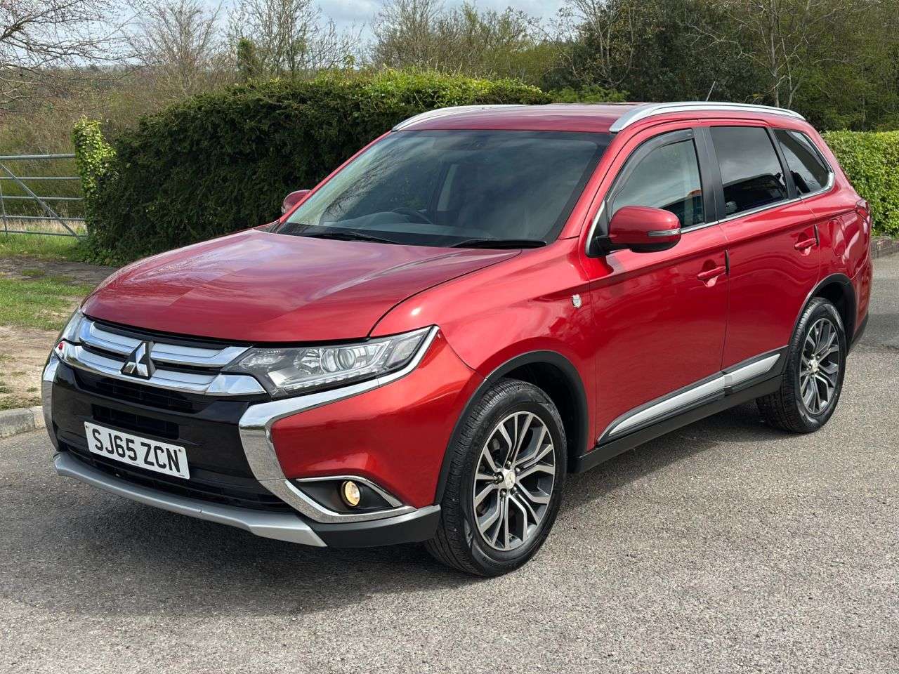 A 2015 MITSUBISHI OUTLANDER 7 SEAT 2.2 DI-D GX3 SUV 5dr Diesel Auto 4WD Euro 6 (147 ps) - AUTOMATIC 4X4 A 2015 MITSUBISHI OUTLANDER 7 SEAT 2.2 DI-D GX3 SUV 5dr Diesel Auto 4WD Euro 6 (147 ps) - AUTOMATIC 4X4