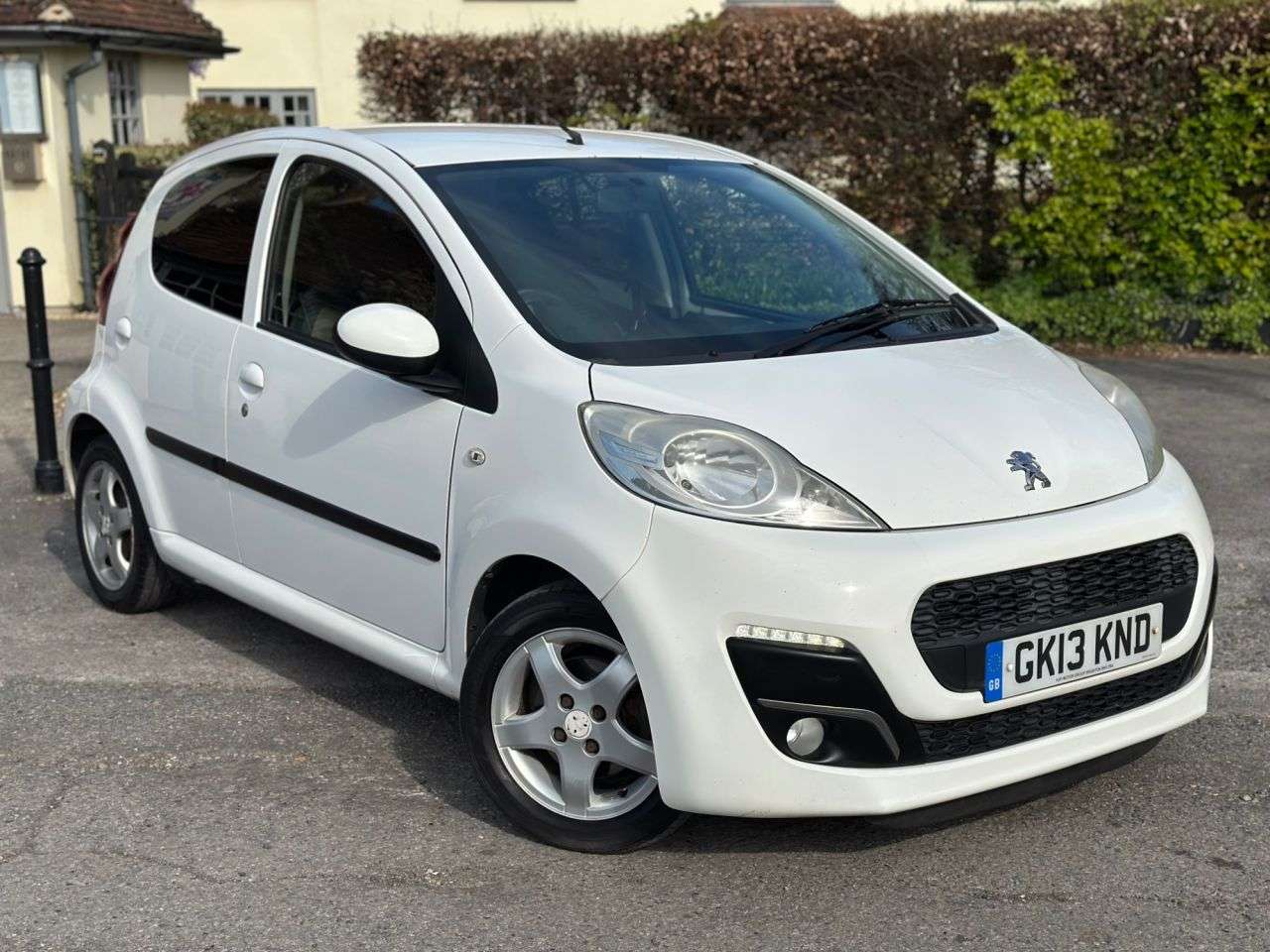 A 2013 PEUGEOT 107 1.0 12V Allure Hatchback 5dr Petrol Manual Euro 5 (68 ps) A 2013 PEUGEOT 107 1.0 12V Allure Hatchback 5dr Petrol Manual Euro 5 (68 ps)