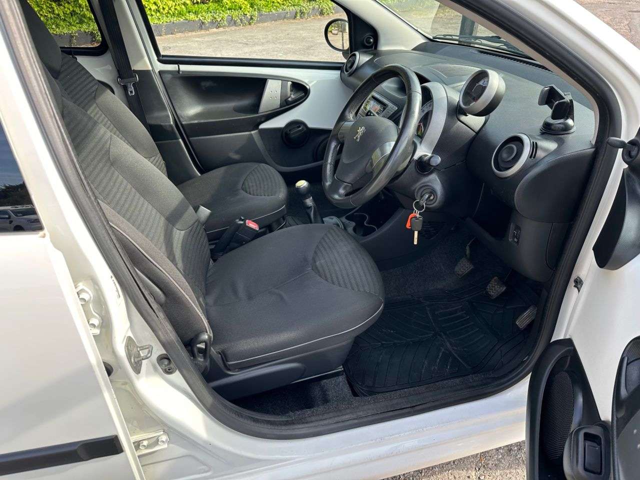 A 2013 PEUGEOT 107 1.0 12V Allure Hatchback 5dr Petrol Manual Euro 5 (68 ps) A 2013 PEUGEOT 107 1.0 12V Allure Hatchback 5dr Petrol Manual Euro 5 (68 ps)