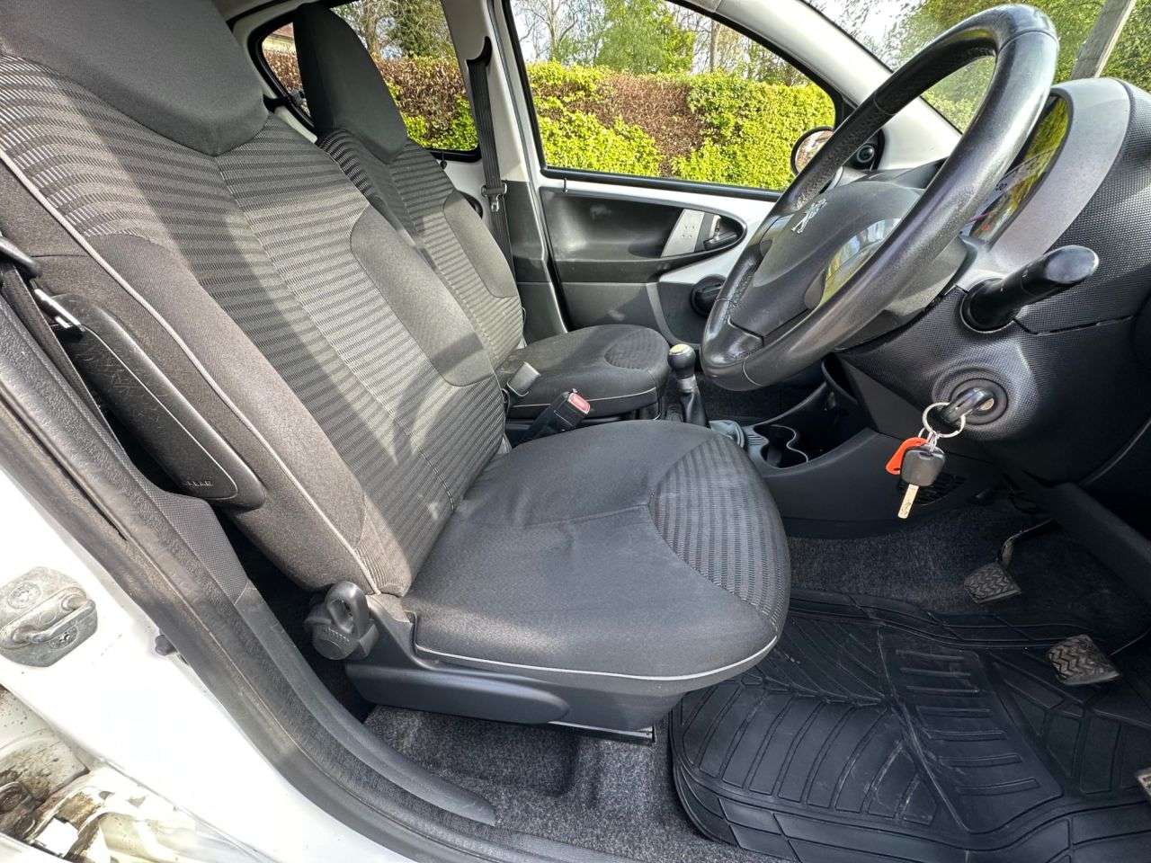 A 2013 PEUGEOT 107 1.0 12V Allure Hatchback 5dr Petrol Manual Euro 5 (68 ps) A 2013 PEUGEOT 107 1.0 12V Allure Hatchback 5dr Petrol Manual Euro 5 (68 ps)