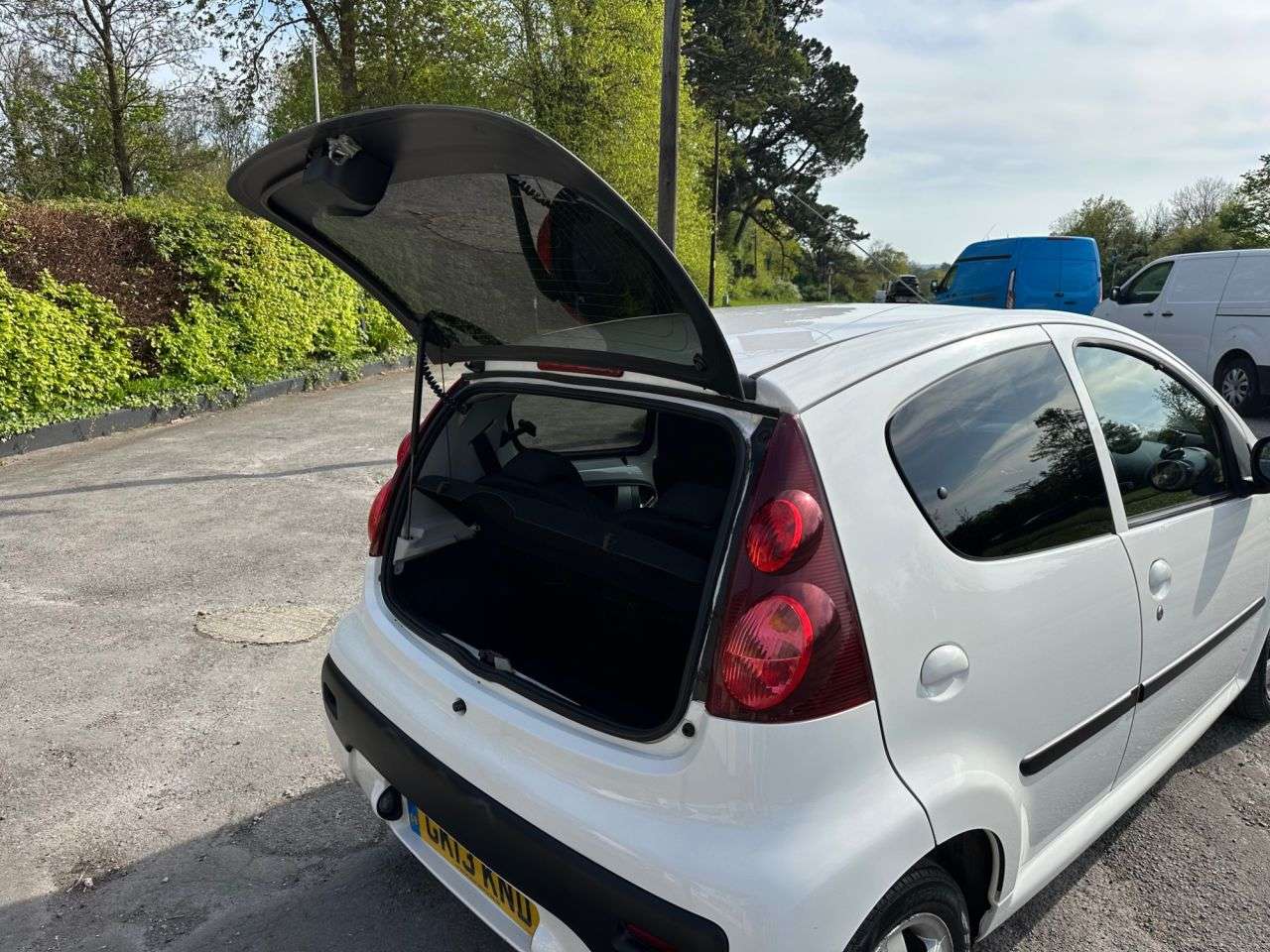 2013 PEUGEOT 107 2013 PEUGEOT 107