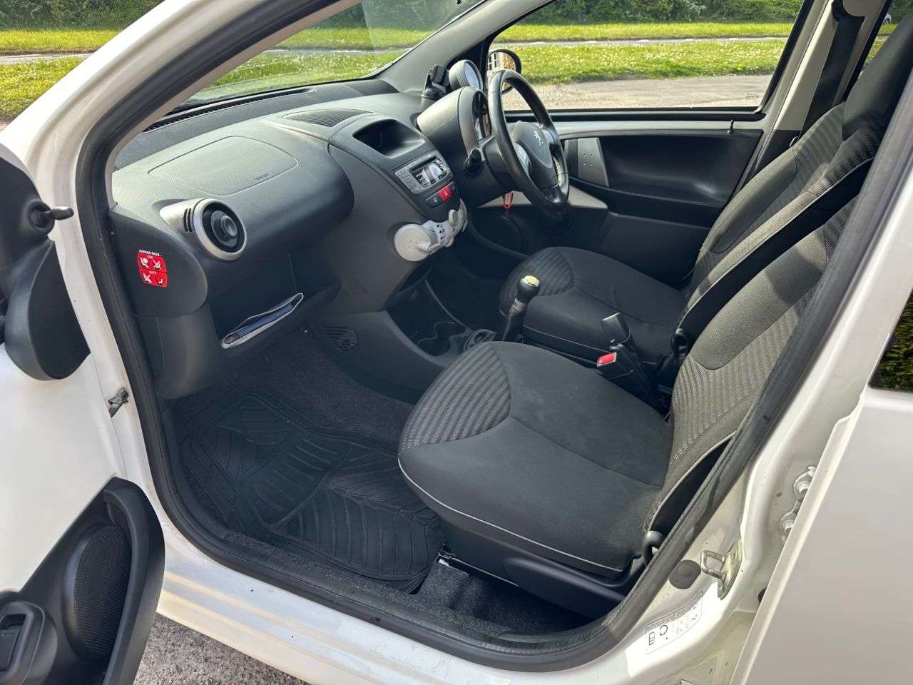 2013 PEUGEOT 107 2013 PEUGEOT 107