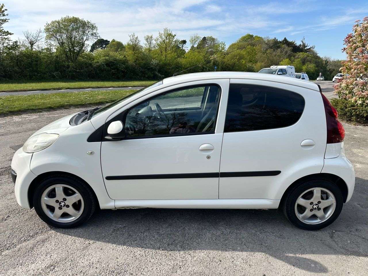 2013 PEUGEOT 107 2013 PEUGEOT 107