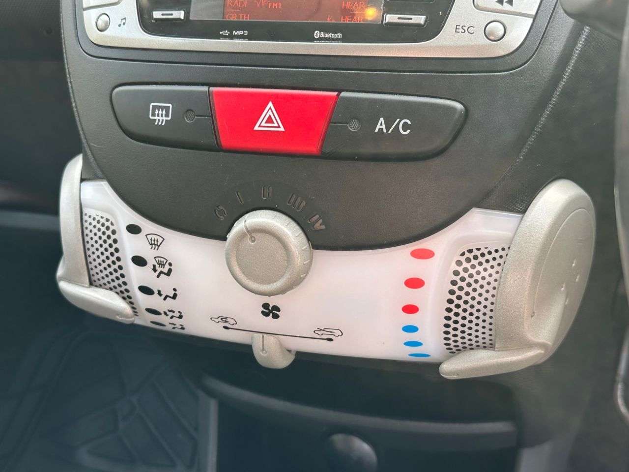 2013 PEUGEOT 107 2013 PEUGEOT 107