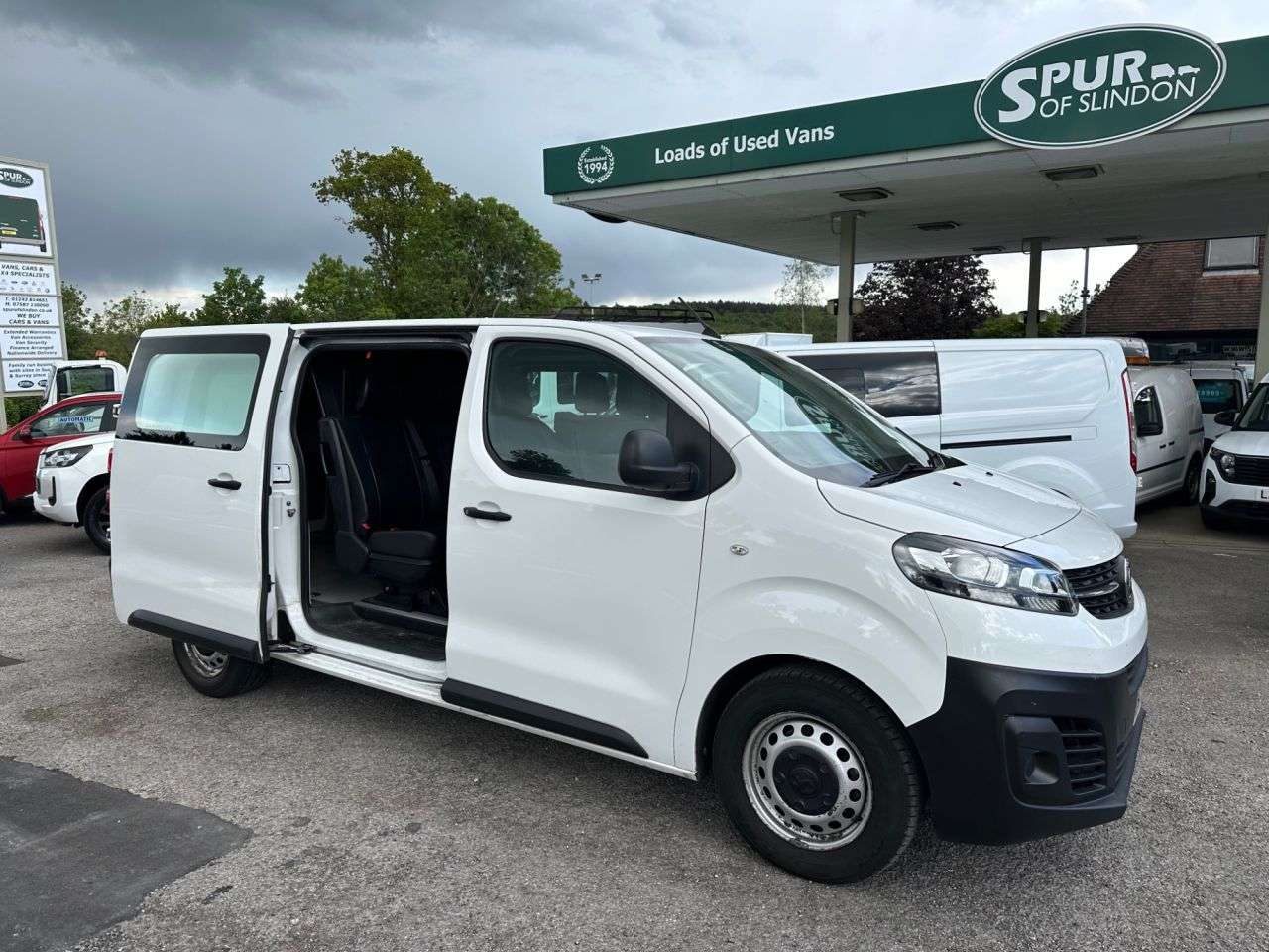 A 2020 VAUXHALL VIVARO 6 Seat 2.0 Turbo D 3100 Edition Crew Van Double Cab 5dr Diesel Manual L2 H1 A 2020 VAUXHALL VIVARO 6 Seat 2.0 Turbo D 3100 Edition Crew Van Double Cab 5dr Diesel Manual L2 H1