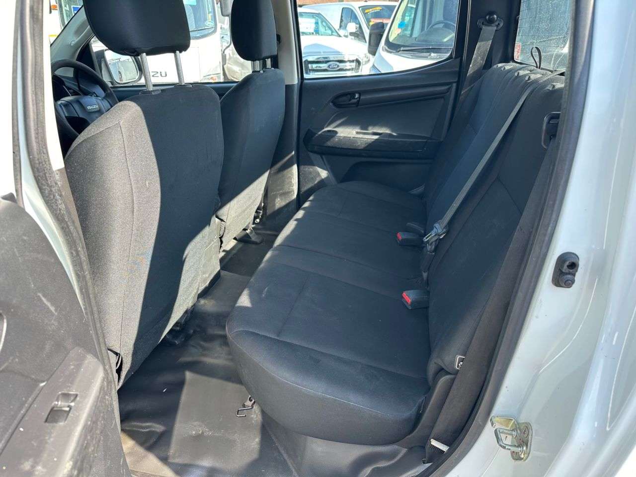 A 2014 ISUZU D-MAX 2.5 TD Pickup 4dr Diesel Manual 4x4 (194 g/km, 161 bhp) A 2014 ISUZU D-MAX 2.5 TD Pickup 4dr Diesel Manual 4x4 (194 g/km, 161 bhp)