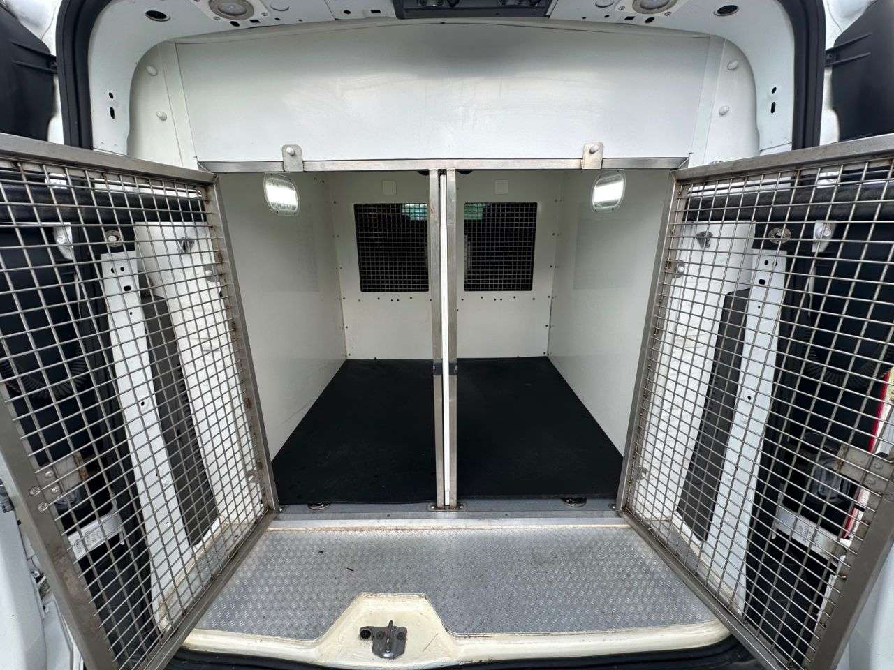 A 2020 FORD TRANSIT CONNECT DOG VAN 1.5 240 EcoBlue Leader Panel Van 5dr Diesel Manual L2 Euro 6 (s/s) A 2020 FORD TRANSIT CONNECT DOG VAN 1.5 240 EcoBlue Leader Panel Van 5dr Diesel Manual L2 Euro 6 (s/s)