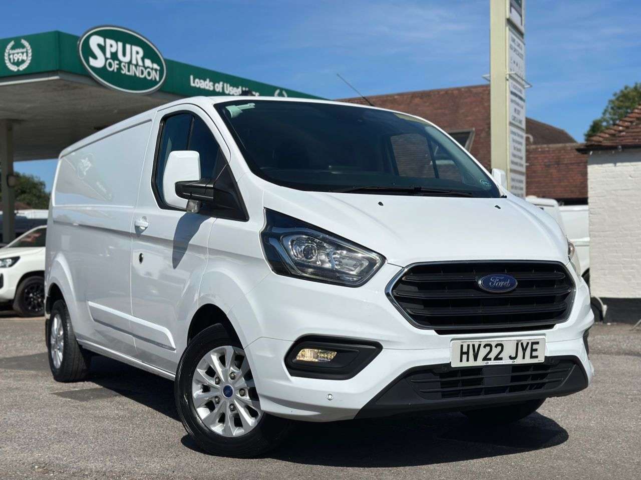 A 2022 FORD TRANSIT CUSTOM 2.0 300 EcoBlue Limited Panel Van 5dr Diesel Manual L2 H1 Euro 6 (s/s) (130 A 2022 FORD TRANSIT CUSTOM 2.0 300 EcoBlue Limited Panel Van 5dr Diesel Manual L2 H1 Euro 6 (s/s) (130