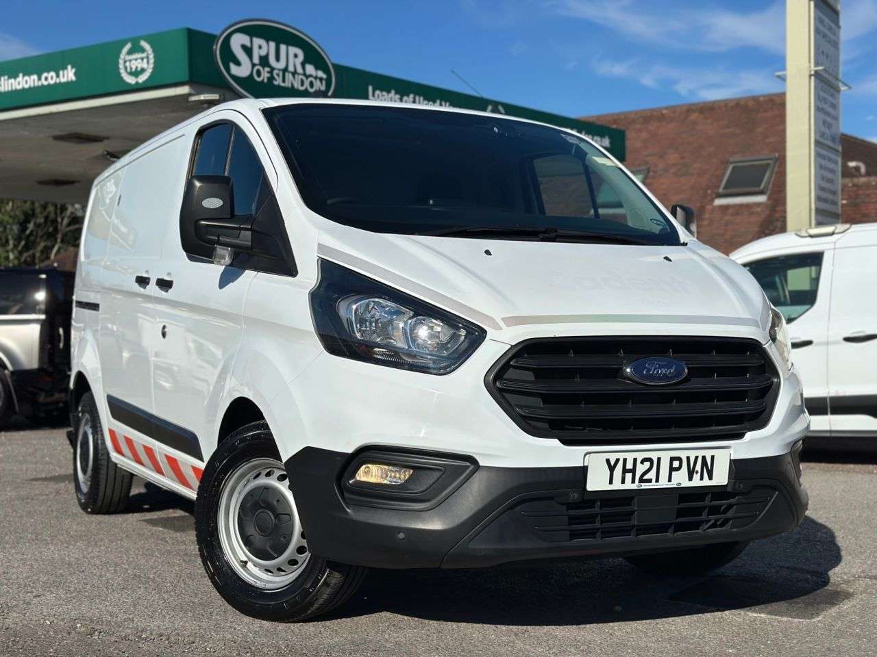 A 2021 FORD TRANSIT CUSTOM 2.0 320 EcoBlue Leader Panel Van 5dr Diesel Manual L1 H1 Euro 6 (s/s) (105 A 2021 FORD TRANSIT CUSTOM 2.0 320 EcoBlue Leader Panel Van 5dr Diesel Manual L1 H1 Euro 6 (s/s) (105