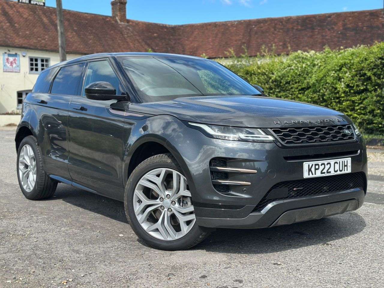 A 2022 LAND ROVER RANGE ROVER EVOQUE 2.0 D200 MHEV R-Dynamic SE SUV 5dr Diesel Auto 4WD Euro 6 (s/s) (204 ps) A 2022 LAND ROVER RANGE ROVER EVOQUE 2.0 D200 MHEV R-Dynamic SE SUV 5dr Diesel Auto 4WD Euro 6 (s/s) (204 ps)