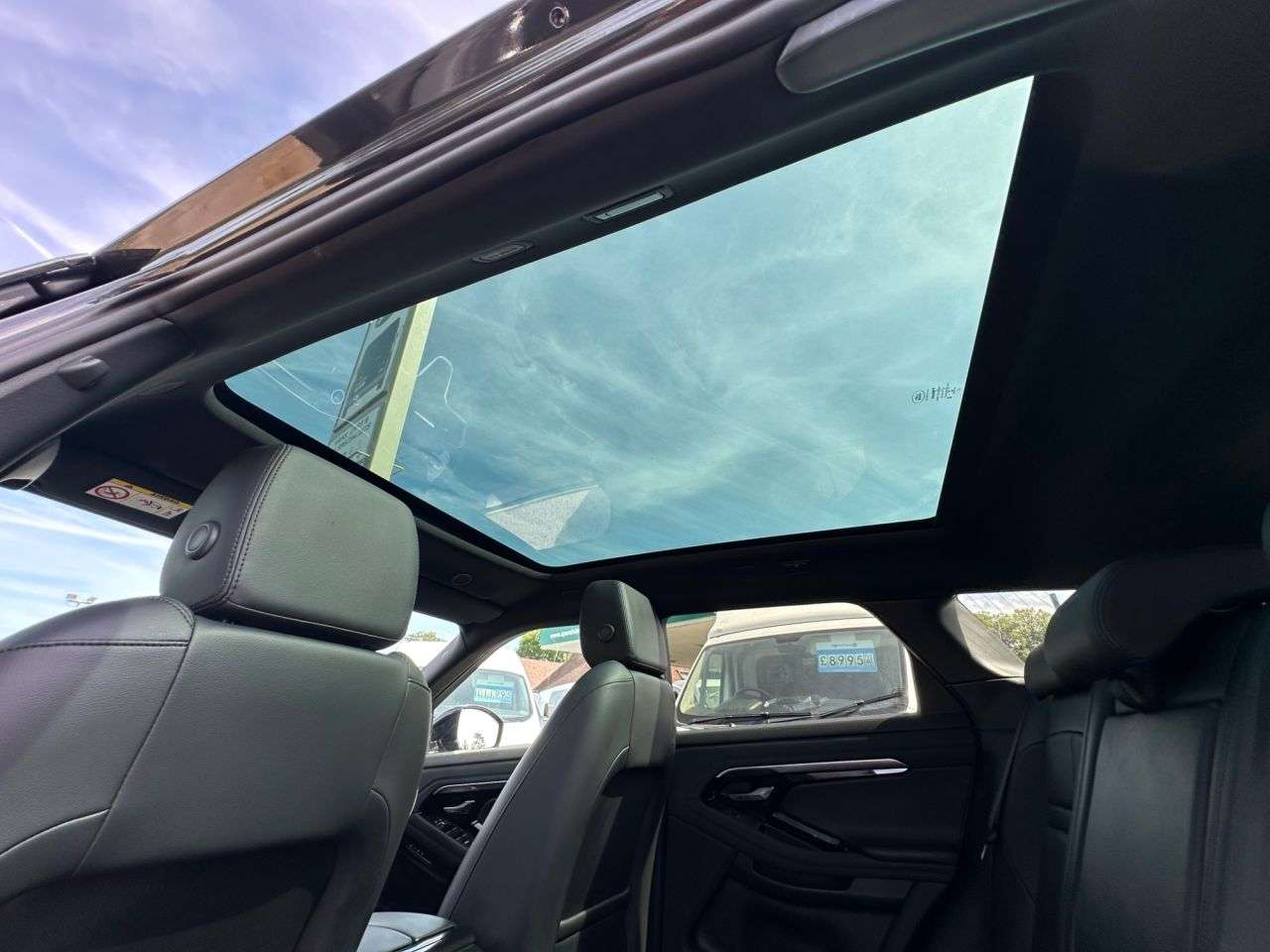 A 2022 LAND ROVER RANGE ROVER EVOQUE 2.0 D200 MHEV R-Dynamic SE SUV 5dr Diesel Auto 4WD Euro 6 (s/s) (204 ps) A 2022 LAND ROVER RANGE ROVER EVOQUE 2.0 D200 MHEV R-Dynamic SE SUV 5dr Diesel Auto 4WD Euro 6 (s/s) (204 ps)