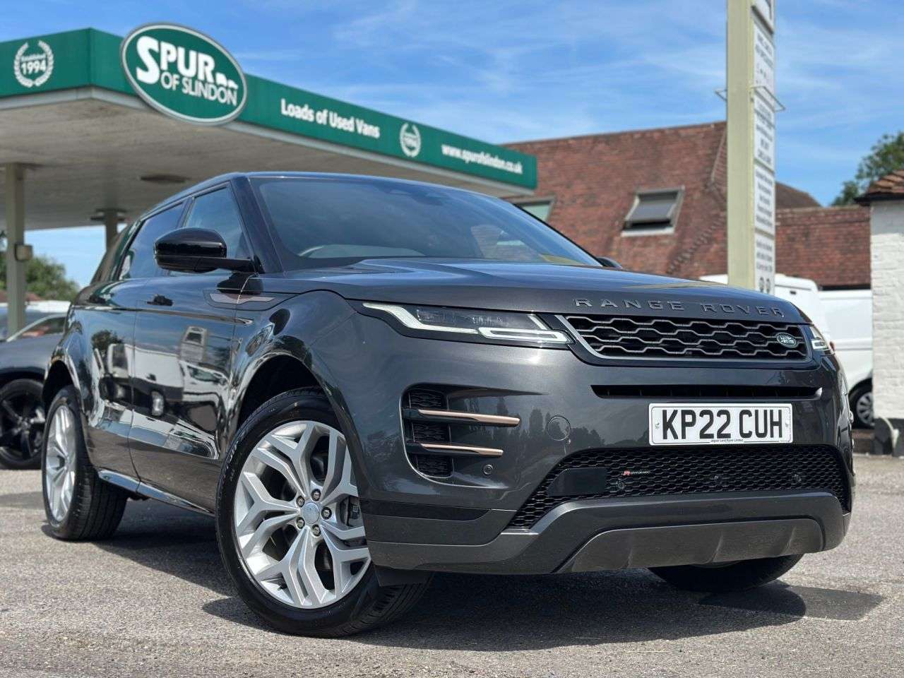 A 2022 LAND ROVER RANGE ROVER EVOQUE 2.0 D200 MHEV R-Dynamic SE SUV 5dr Diesel Auto 4WD Euro 6 (s/s) (204 ps) A 2022 LAND ROVER RANGE ROVER EVOQUE 2.0 D200 MHEV R-Dynamic SE SUV 5dr Diesel Auto 4WD Euro 6 (s/s) (204 ps)