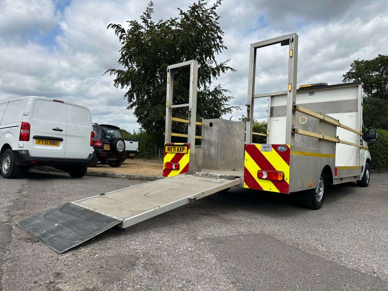 A 2021 PEUGEOT BOXER DROPSIDE BLUEHDI 335 B/B A 2021 PEUGEOT BOXER DROPSIDE BLUEHDI 335 B/B