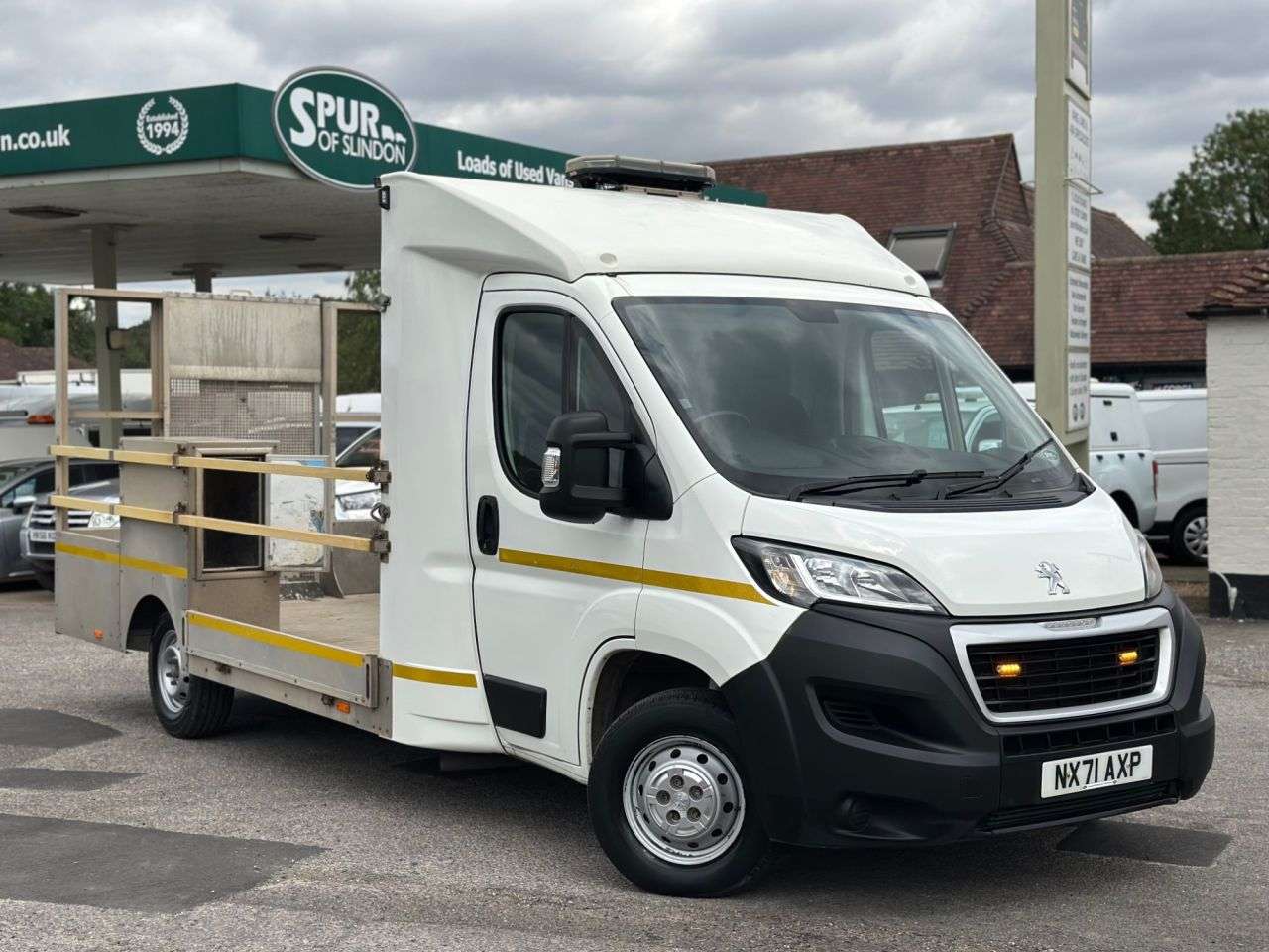 A 2021 PEUGEOT BOXER DROPSIDE BLUEHDI 335 B/B A 2021 PEUGEOT BOXER DROPSIDE BLUEHDI 335 B/B