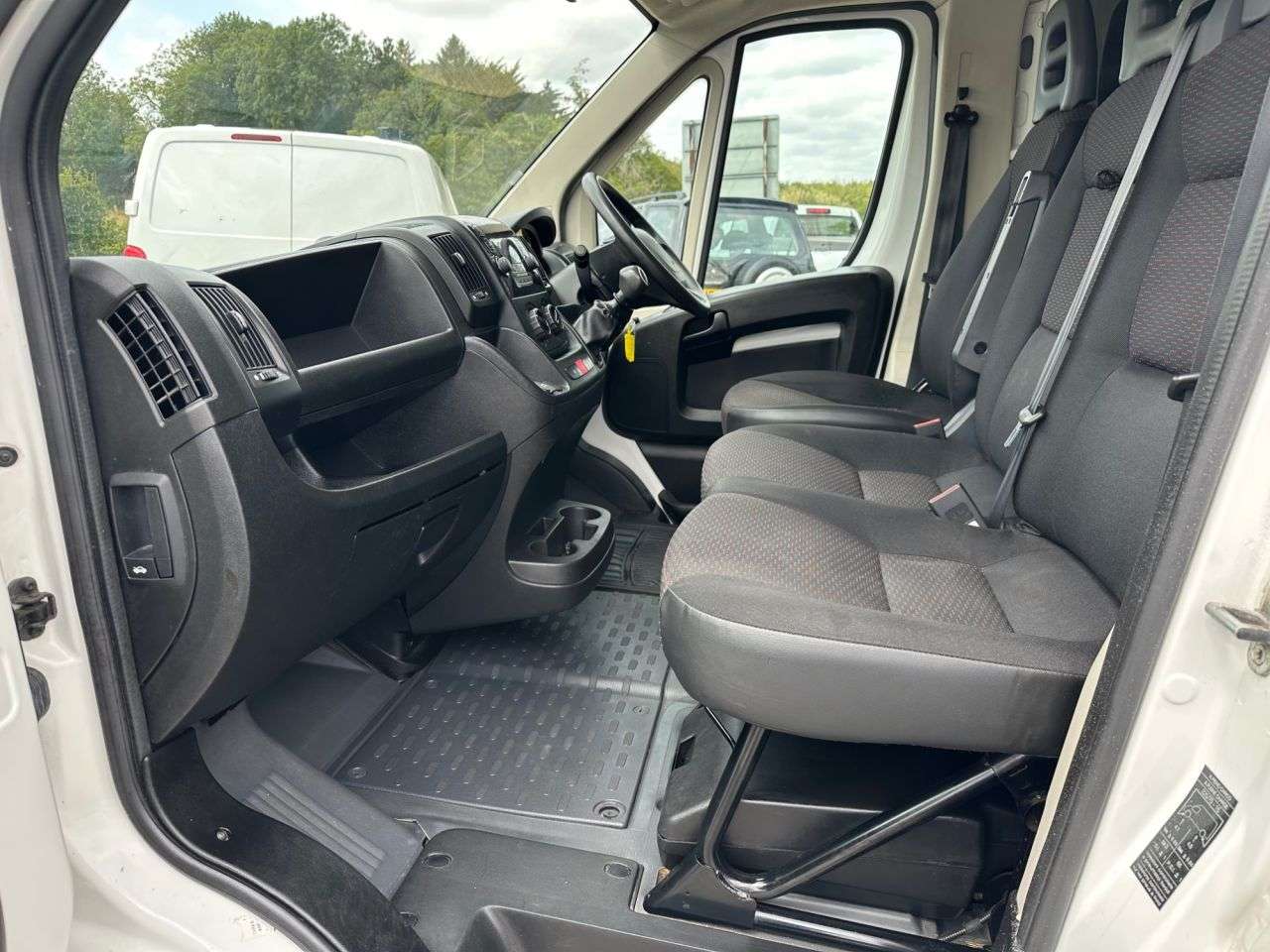 A 2021 PEUGEOT BOXER DROPSIDE BLUEHDI 335 B/B A 2021 PEUGEOT BOXER DROPSIDE BLUEHDI 335 B/B