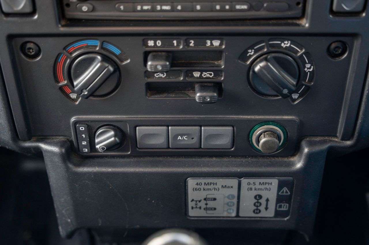 2010 LAND ROVER DEFENDER 90 2010 LAND ROVER DEFENDER 90