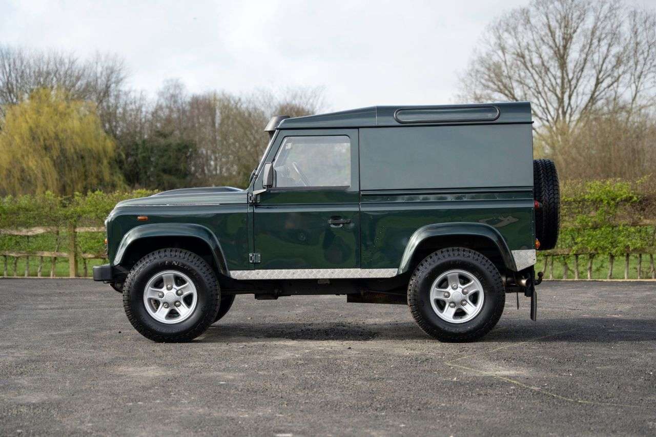 2010 LAND ROVER DEFENDER 90 2010 LAND ROVER DEFENDER 90