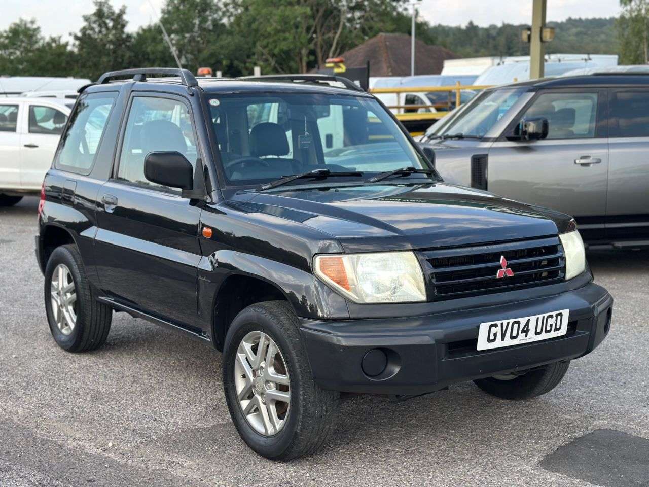 A 2004 MITSUBISHI SHOGUN PININ 1.8 Elegance SUV 3dr Petrol Manual (225 g/km, 113 bhp) A 2004 MITSUBISHI SHOGUN PININ 1.8 Elegance SUV 3dr Petrol Manual (225 g/km, 113 bhp)