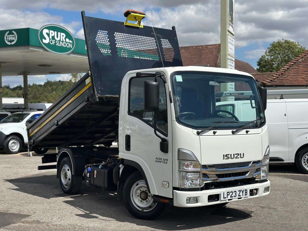 A 2023 ISUZU GRAFTER Tipper 1.9l Automatic 121 BHP A 2023 ISUZU GRAFTER Tipper 1.9l Automatic 121 BHP