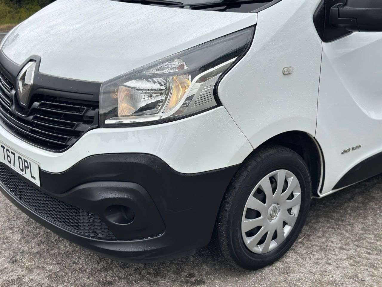 A 2017 RENAULT TRAFIC 1.6 dCi ENERGY 29 Business Panel Van 5dr Diesel Manual LWB Standard Roof Eu A 2017 RENAULT TRAFIC 1.6 dCi ENERGY 29 Business Panel Van 5dr Diesel Manual LWB Standard Roof Eu