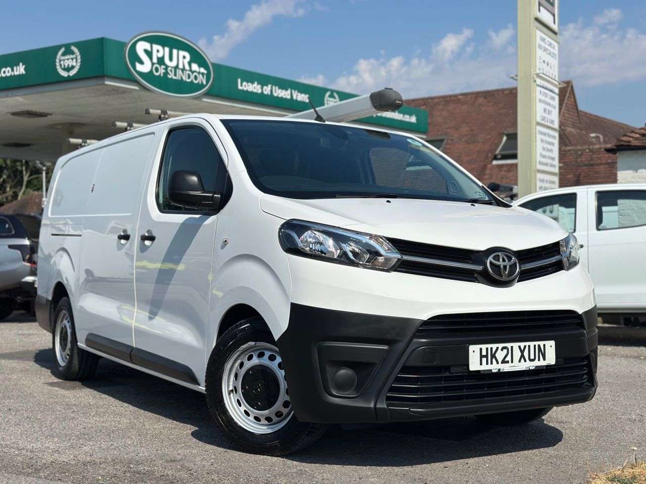 A 2021 TOYOTA PROACE 2.0D Icon Long Panel Van 6dr Diesel Manual LWB Euro 6 (s/s) (120 ps) A 2021 TOYOTA PROACE 2.0D Icon Long Panel Van 6dr Diesel Manual LWB Euro 6 (s/s) (120 ps)
