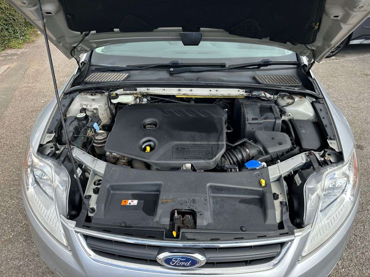 A 2021 FORD MONDEO 1.6 TDCi ECOnetic Edge Hatchback 5dr Diesel Manual Euro 5 (s/s) (115 ps) A 2021 FORD MONDEO 1.6 TDCi ECOnetic Edge Hatchback 5dr Diesel Manual Euro 5 (s/s) (115 ps)