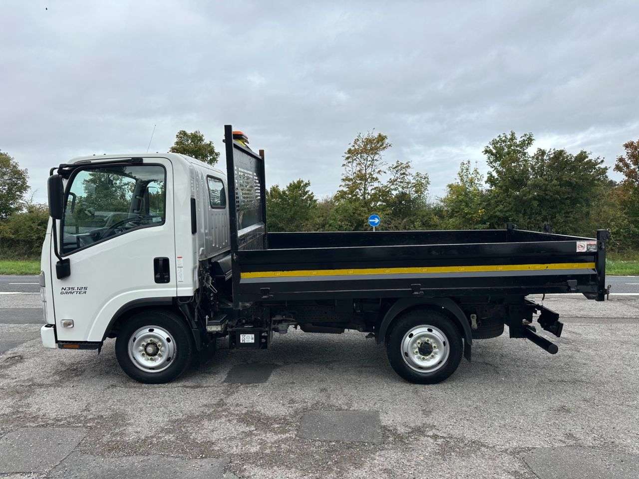 A 2023 ISUZU GRAFTER Tipper 1.9D N35 Green 2dr Diesel Manual RWD SWB Euro 6 (SRW) (125 ps) A 2023 ISUZU GRAFTER Tipper 1.9D N35 Green 2dr Diesel Manual RWD SWB Euro 6 (SRW) (125 ps)