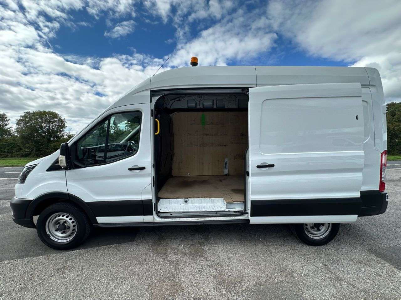 A 2023 FORD TRANSIT 2.0 350 EcoBlue Leader Panel Van 5dr Diesel Manual RWD L3 H3 Euro 6 (s/s) ( A 2023 FORD TRANSIT 2.0 350 EcoBlue Leader Panel Van 5dr Diesel Manual RWD L3 H3 Euro 6 (s/s) (